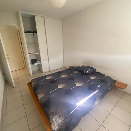 T2 En Avec Piscine Commune *